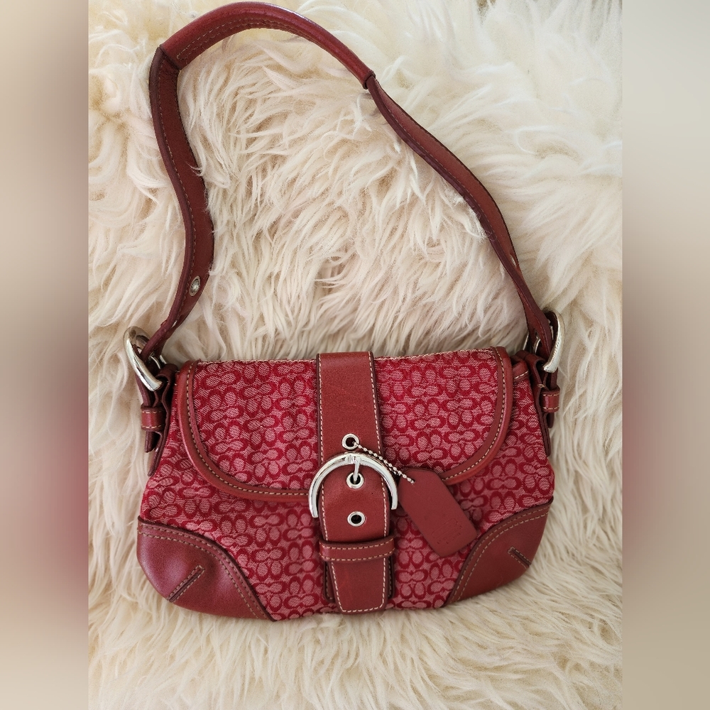 Small purse (coach)